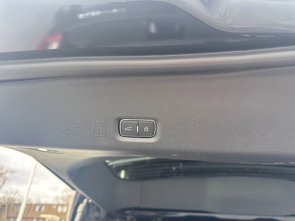 Used 2025 Ford Expedition Platinum w/ Platinum Ultimate Package image 16