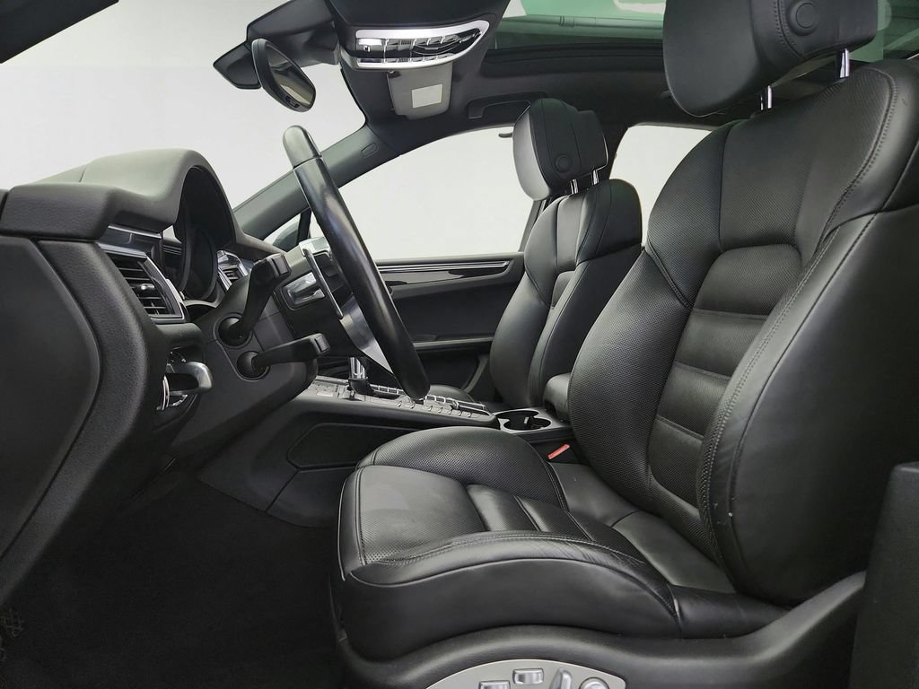 Used 2018 Porsche Macan Sport Edition AWD/4WD image 10