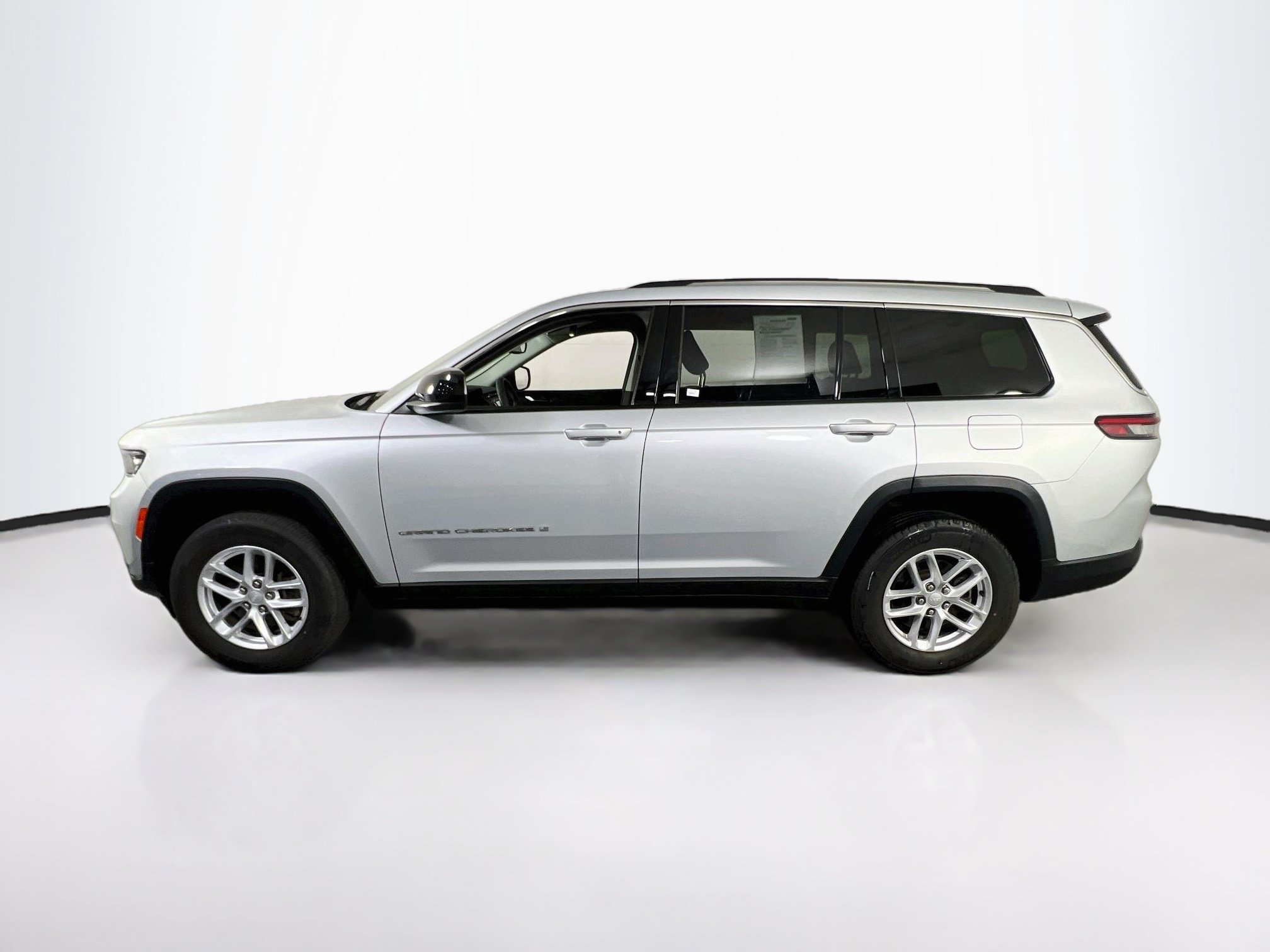 Used 2023 Jeep Grand Cherokee L Laredo w/ Luxury Tech Group I AWD/4WD image 8
