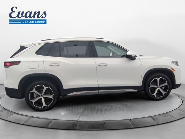 Certified 2025 Volkswagen Tiguan SE w/ Panoramic Sunroof Package image 8