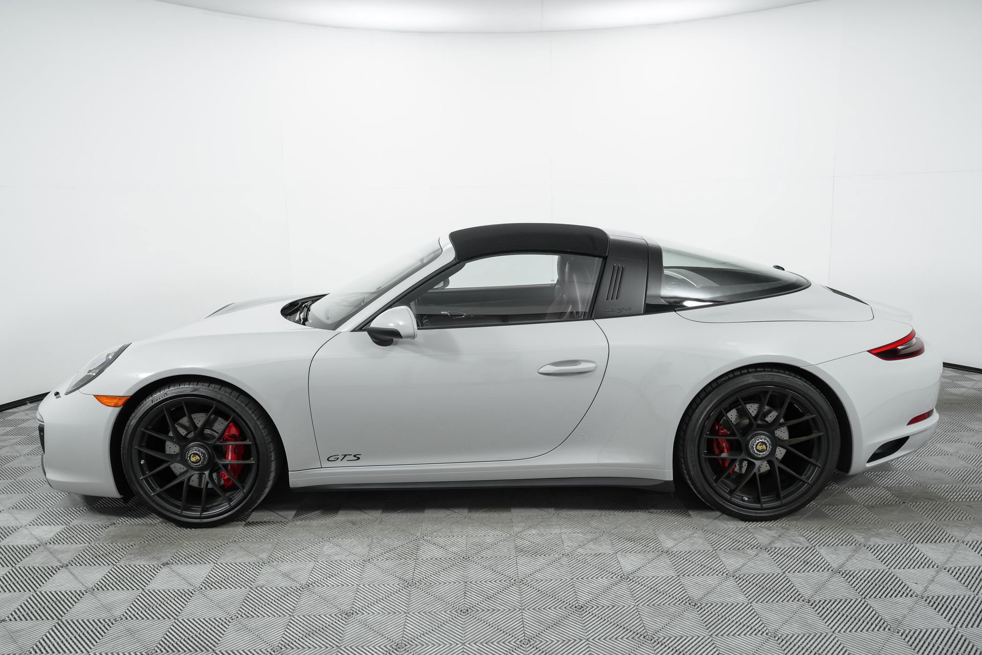 Used 2018 Porsche 911 Targa 4 GTS image 63