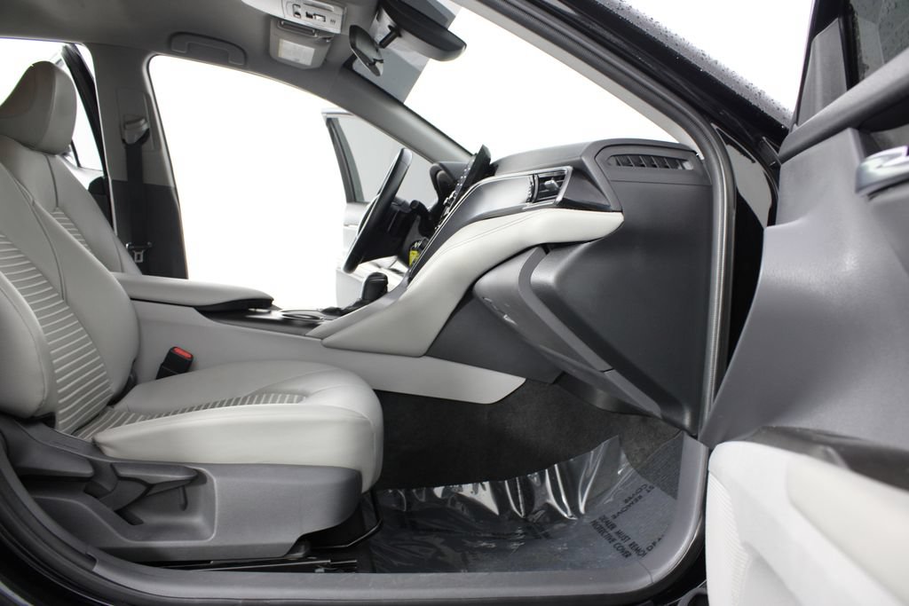 Used 2021 Toyota Camry SE FWD image 19