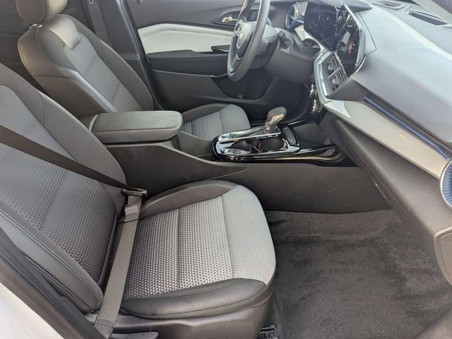 Used 2025 Chevrolet Trax LT image 30