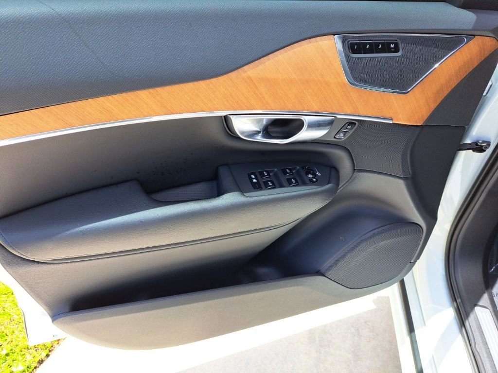 Used 2023 Volvo XC90 B6 Core image 15
