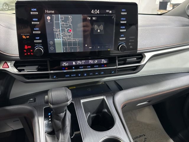 Used 2022 Toyota Sienna XSE FWD image 23