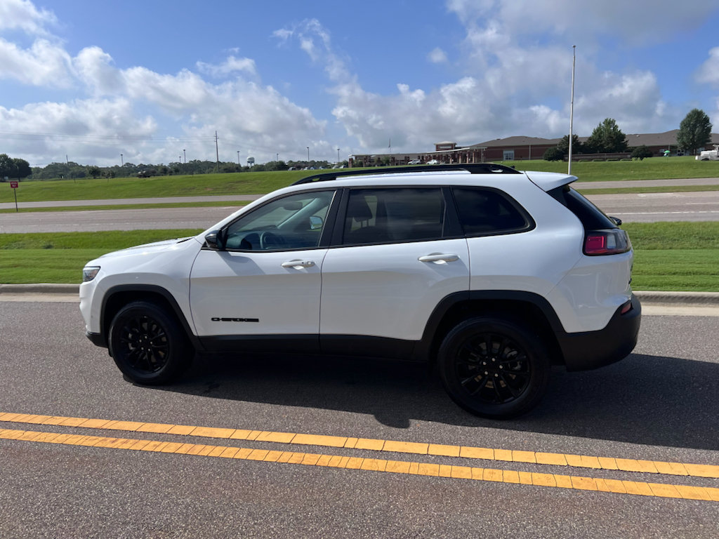 Certified 2023 Jeep Cherokee Altitude Lux AWD/4WD image 8