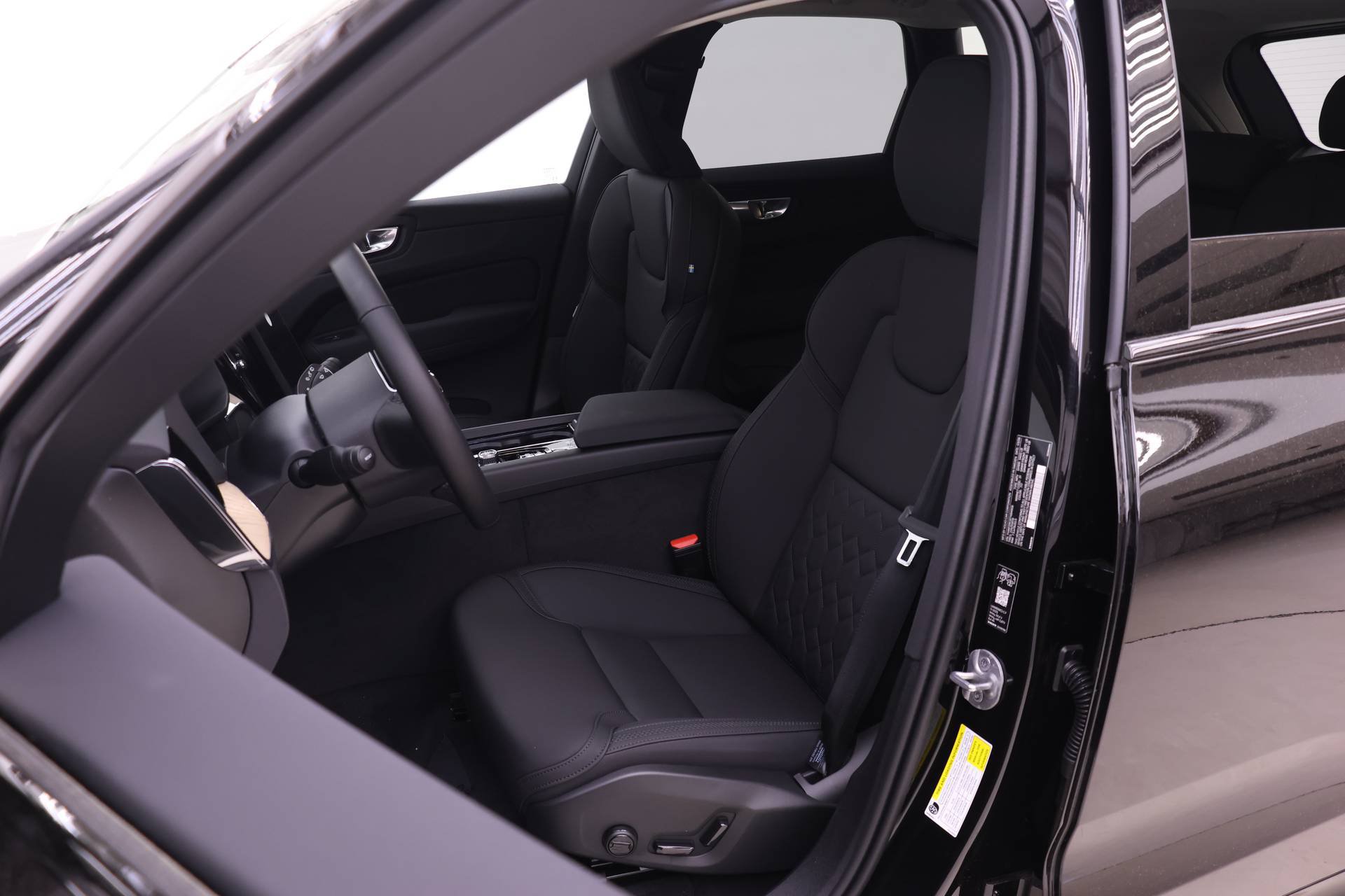 New 2026 Volvo XC60 B5 Plus w/ Protection Package Premier AWD/4WD image 7