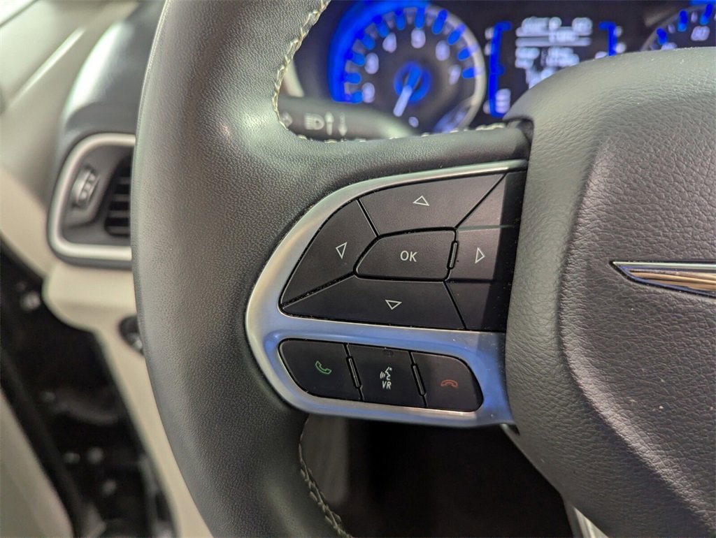 Used 2023 Chrysler Voyager LX image 21