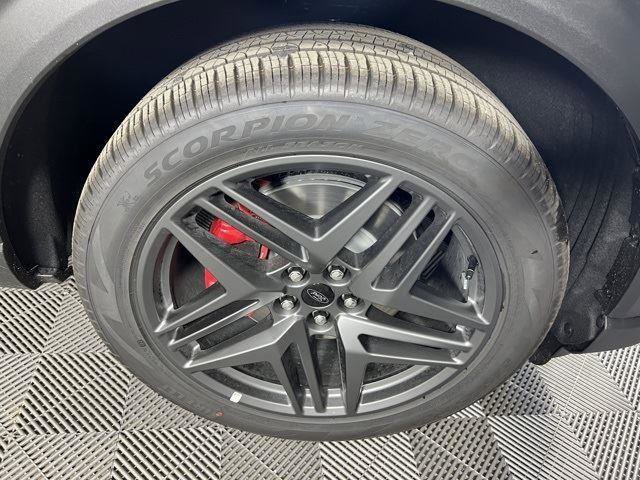 Used 2025 Ford Explorer ST-Line w/ Premium Package image 7