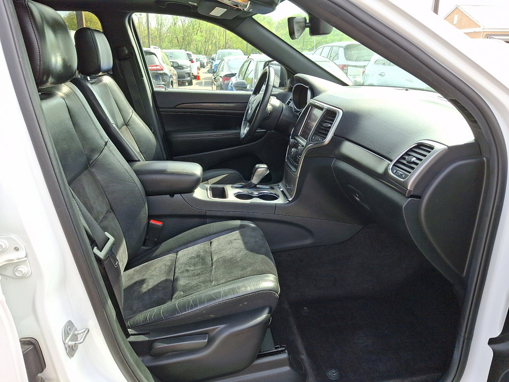 Used 2018 Jeep Grand Cherokee Altitude AWD/4WD image 11