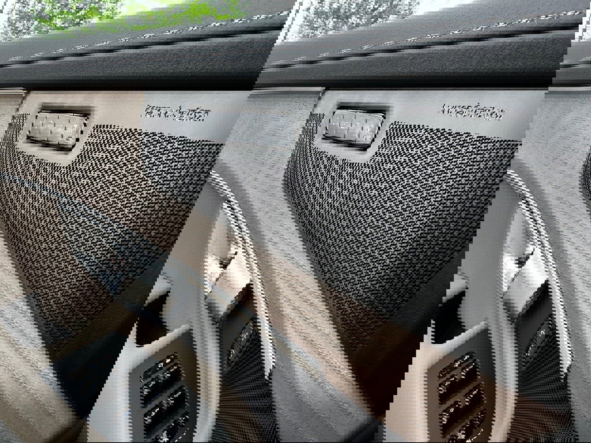 New 2025 Volvo XC90 T8 Plus w/ Protection Package Premier image 19