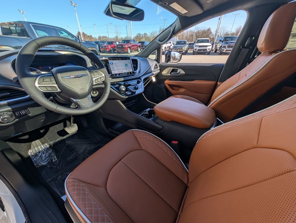 New 2026 Chrysler Pacifica Pinnacle w/ Trailer Tow Group image 2