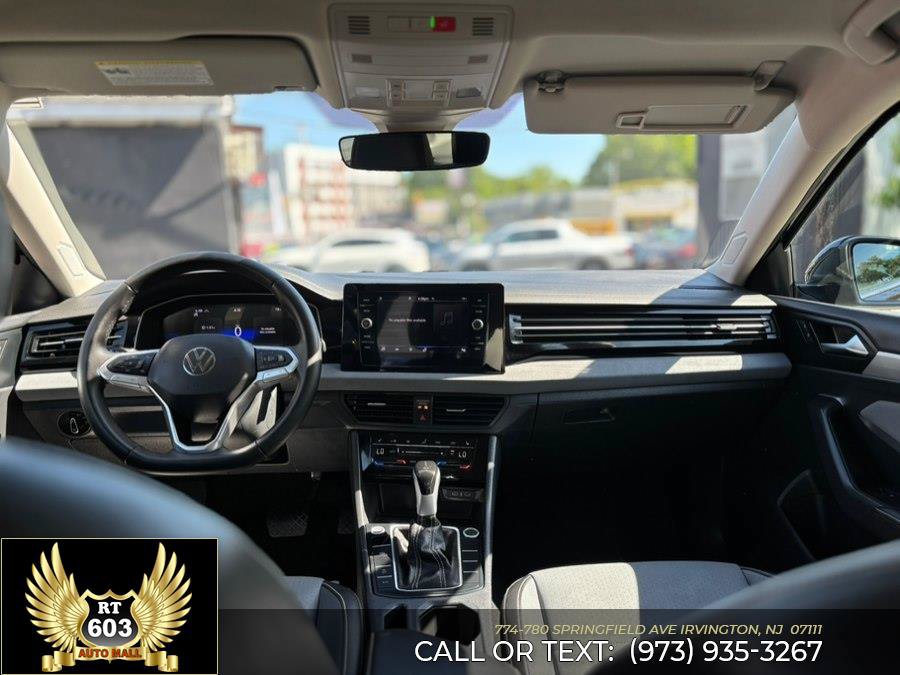 Used 2025 Volkswagen Jetta SE FWD image 10