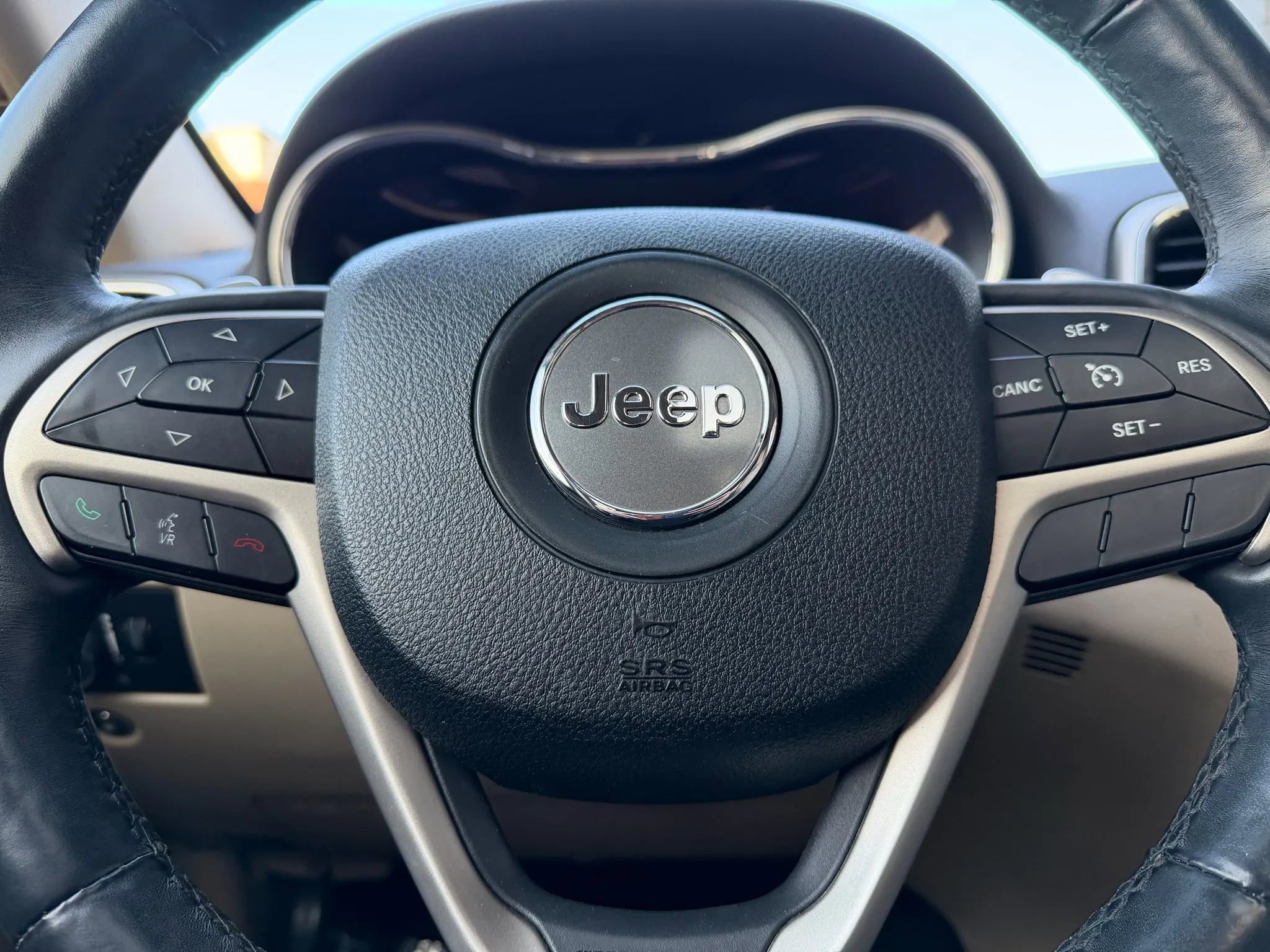 Used 2015 Jeep Grand Cherokee Limited w/ Luxury Group II image 17