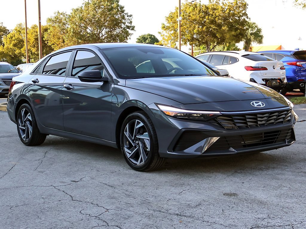 Used 2025 Hyundai Elantra Sport w/ Cargo Package image 48