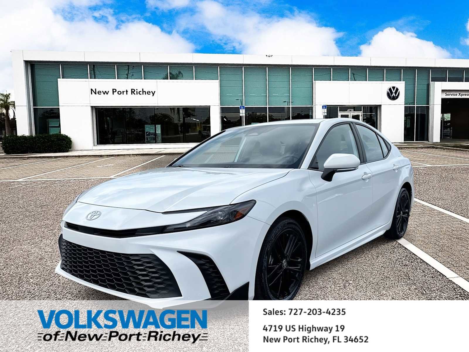 Used 2025 Toyota Camry SE w/ Multimedia Upgrade Package FWD image 1