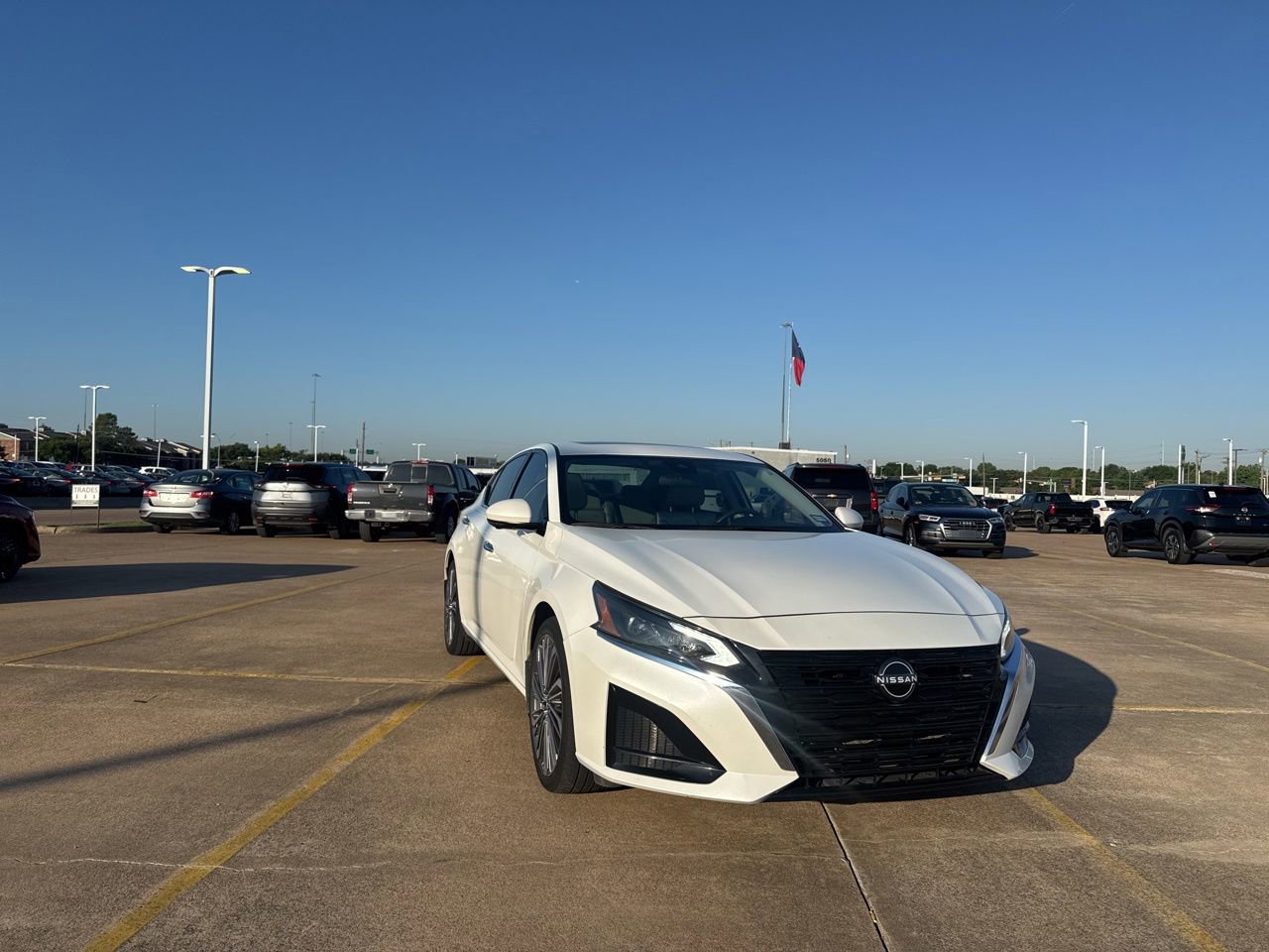 Certified 2023 Nissan Altima 2.5 SL FWD image 1