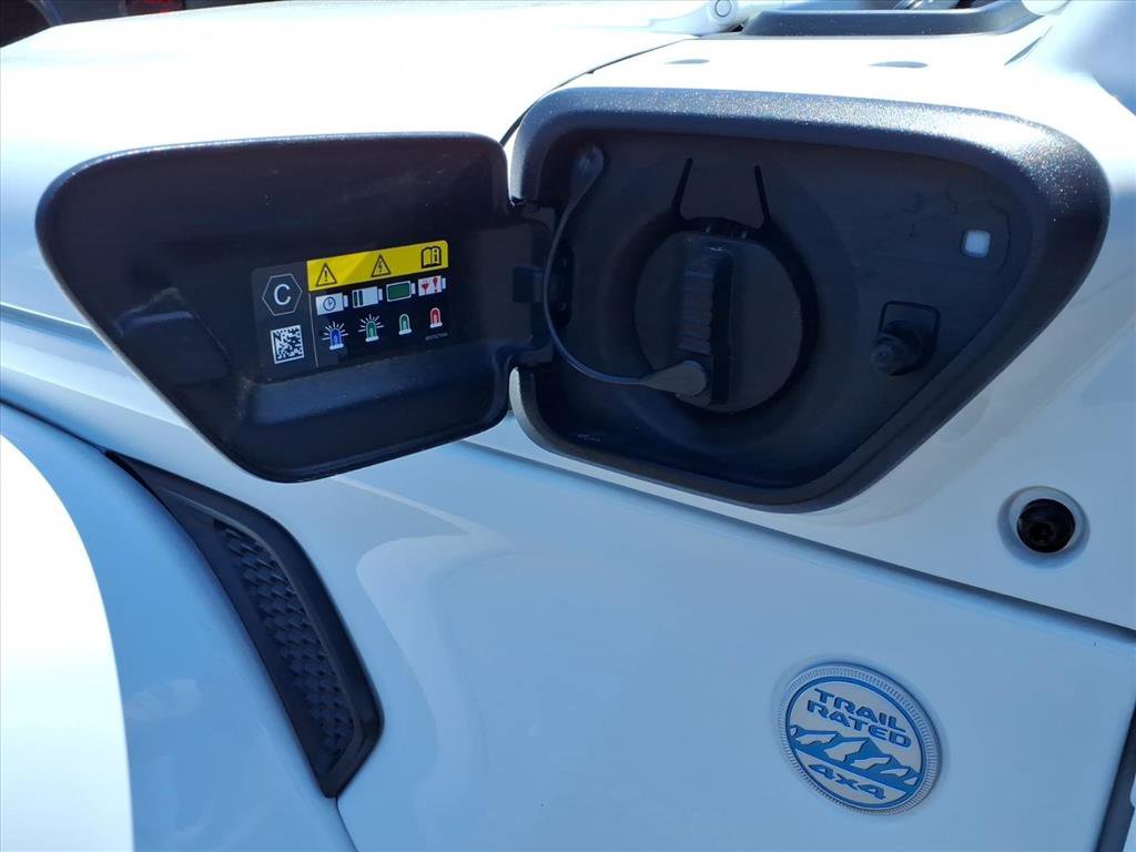 Used 2024 Jeep Wrangler Unlimited Sahara w/ Technology Group AWD/4WD image 9