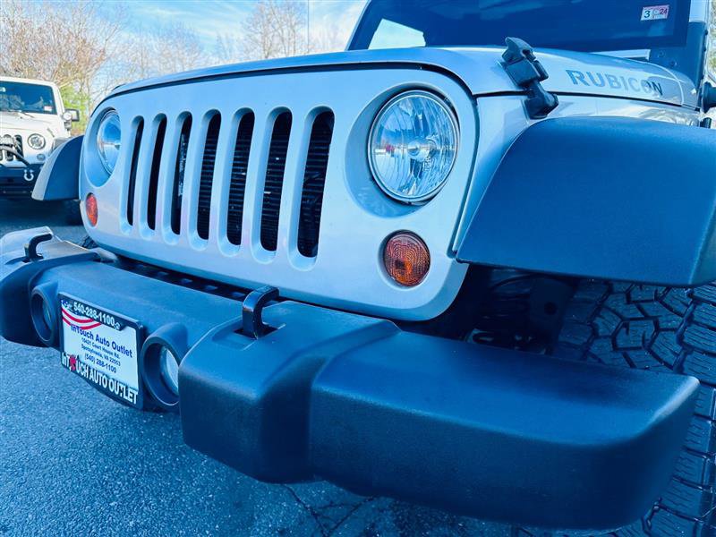 Used 2012 Jeep Wrangler Unlimited Rubicon w/ Max Tow Pkg image 10