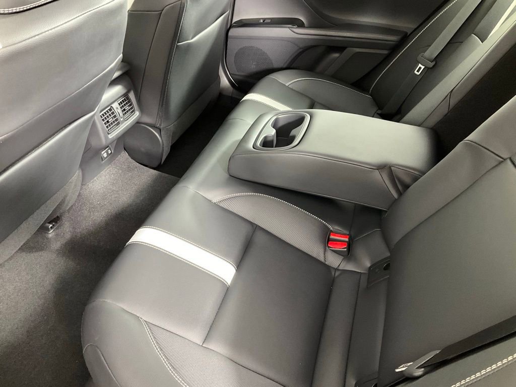 Used 2025 Toyota Camry SE image 11