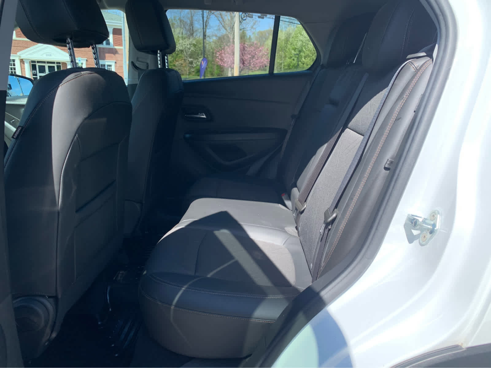 Used 2022 Chevrolet Trax LT w/ LT Convenience Package AWD/4WD image 23