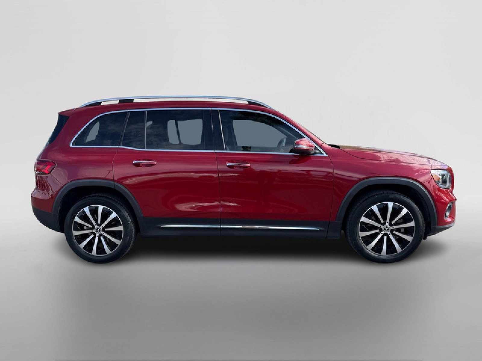 Certified 2022 Mercedes-Benz GLB 250 4MATIC w/ Premium Package Lite image 6