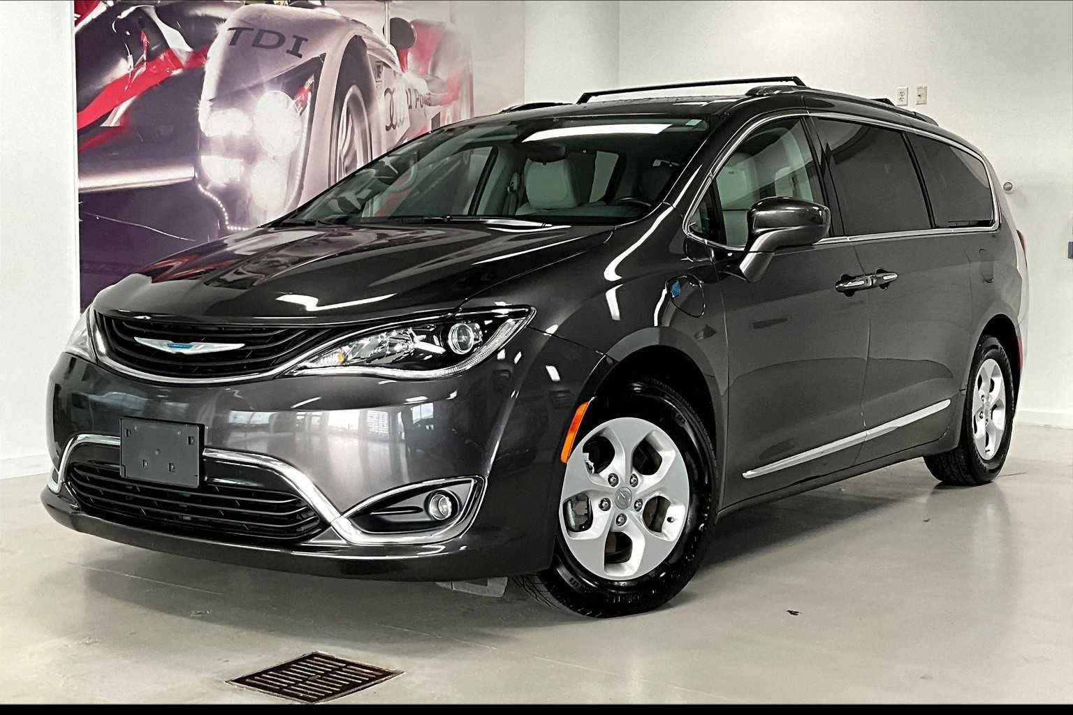 Used 2018 Chrysler Pacifica Touring-L