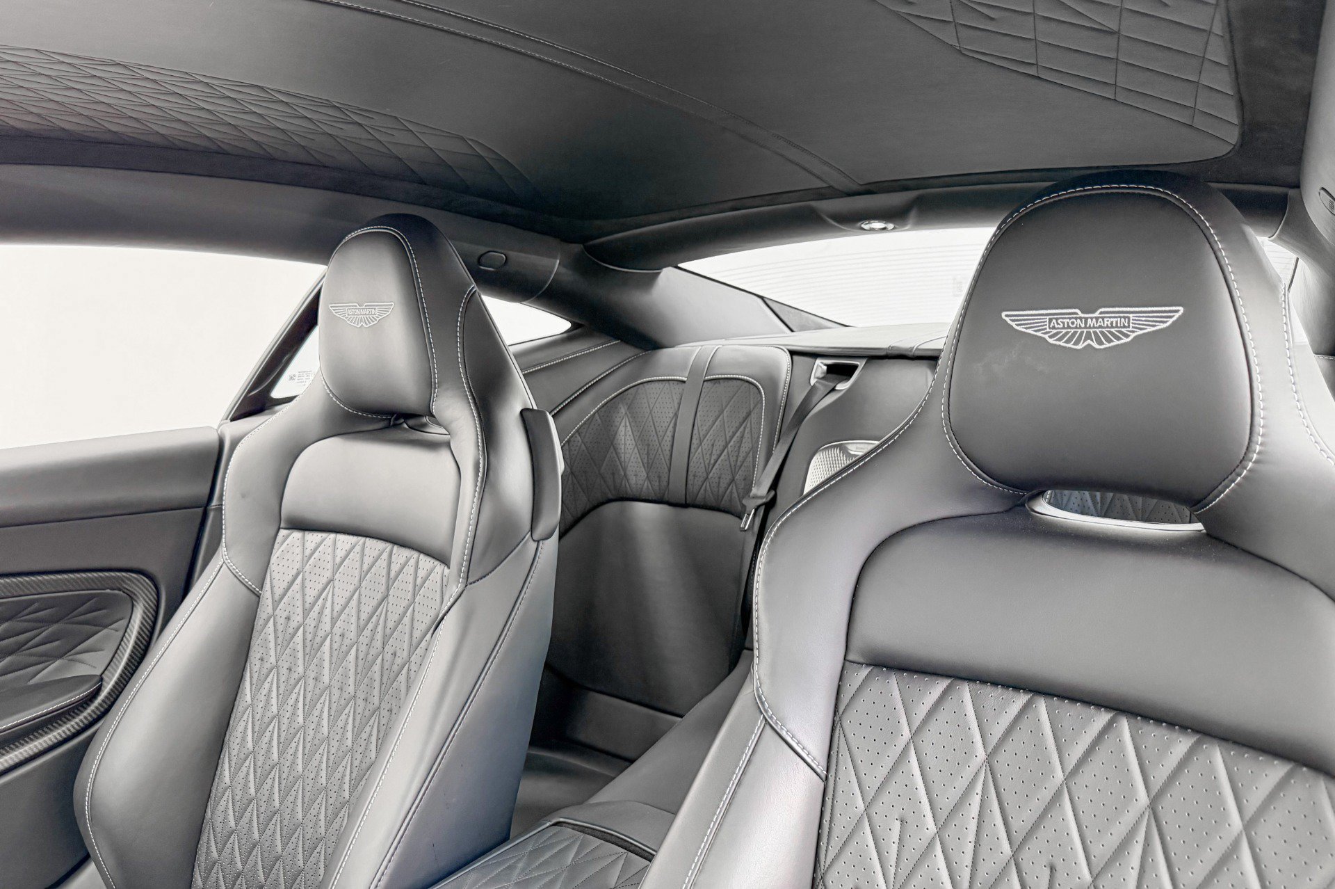 Used 2024 Aston Martin DB12 Coupe RWD image 17