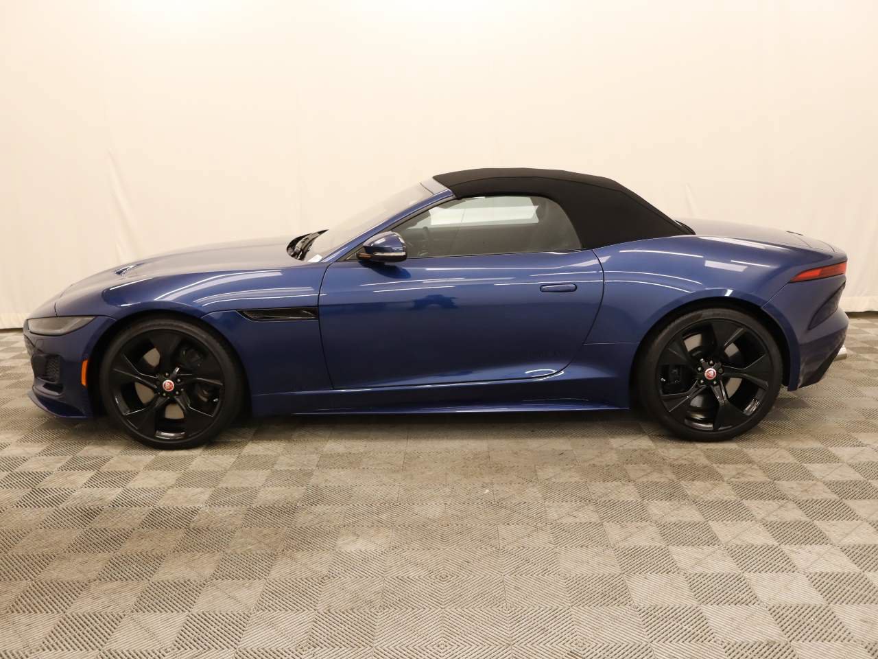 Used 2023 Jaguar F-TYPE R-Dynamic AWD/4WD image 2