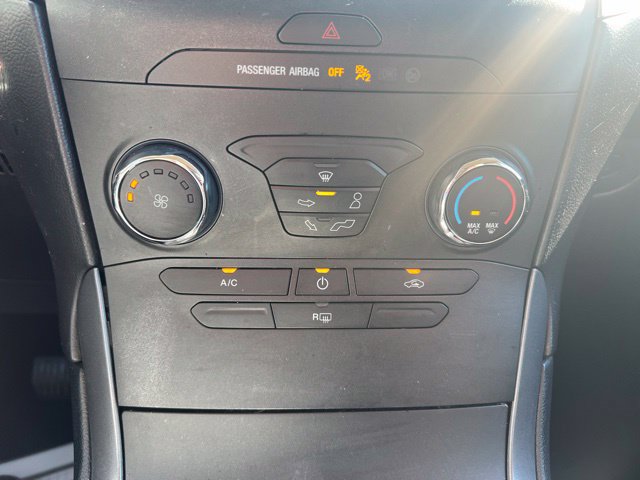 Used 2019 Ford Edge SE FWD image 19