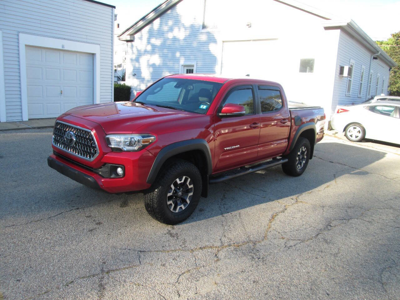 Used 2019 Toyota Tacoma TRD Off-Road image 2