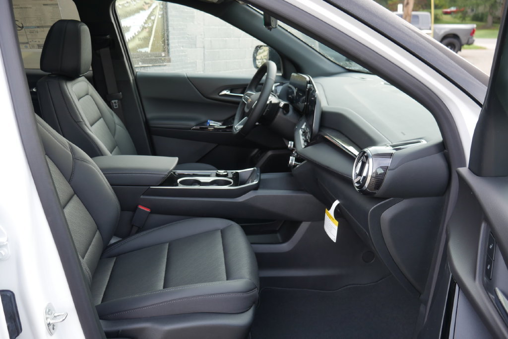 New 2027 Chevrolet Equinox LT w/ Convenience Package II AWD/4WD image 9