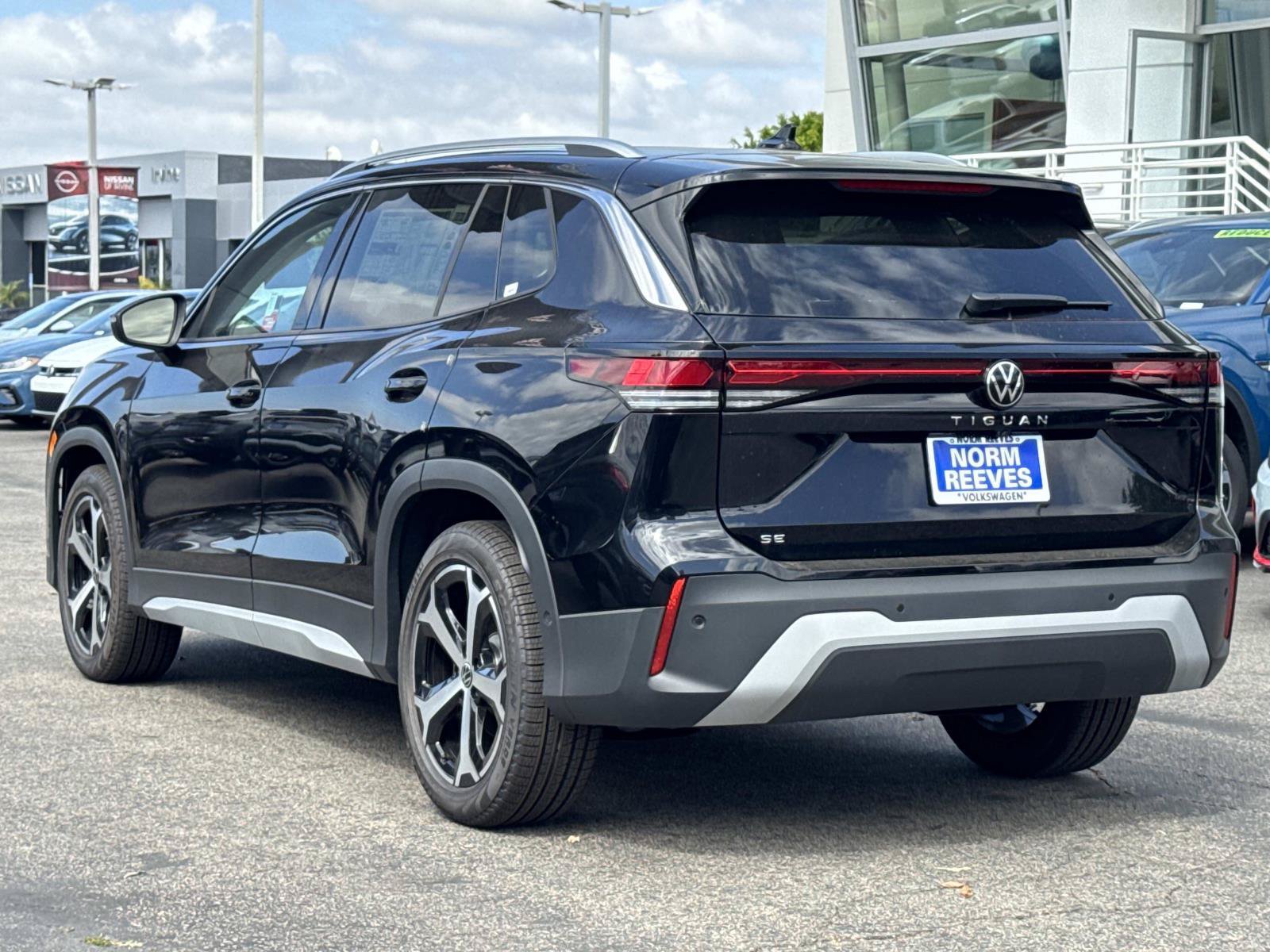 New 2026 Volkswagen Tiguan SE FWD image 3