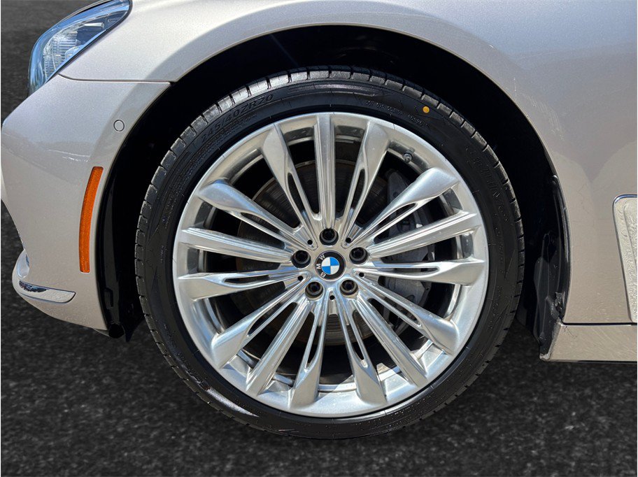 Used 2016 BMW 750i RWD image 12