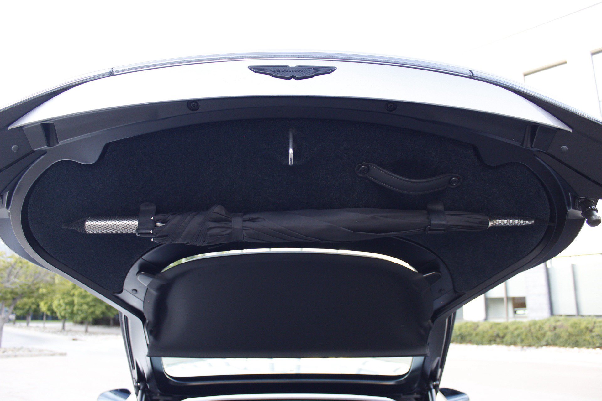 Used 2025 Aston Martin V8 Vantage Coupe RWD image 48