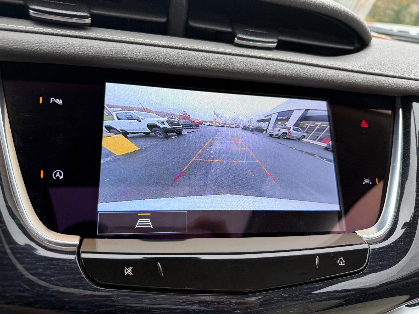 Used 2024 Cadillac XT6 Premium Luxury image 38