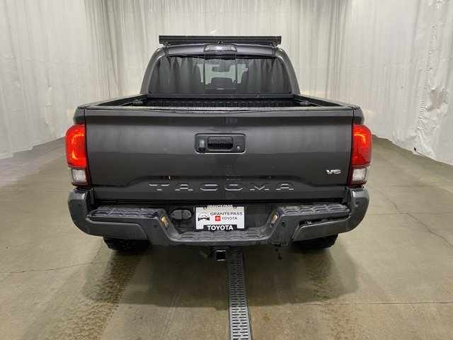 Used 2018 Toyota Tacoma TRD Sport w/ Technology Package image 5
