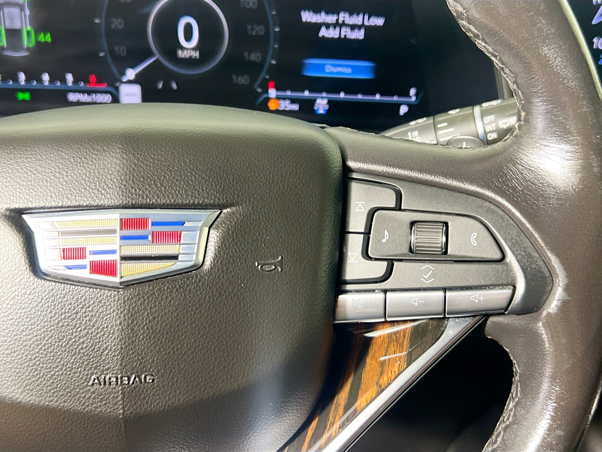 Used 2023 Cadillac Escalade ESV Premium Luxury AWD/4WD image 19