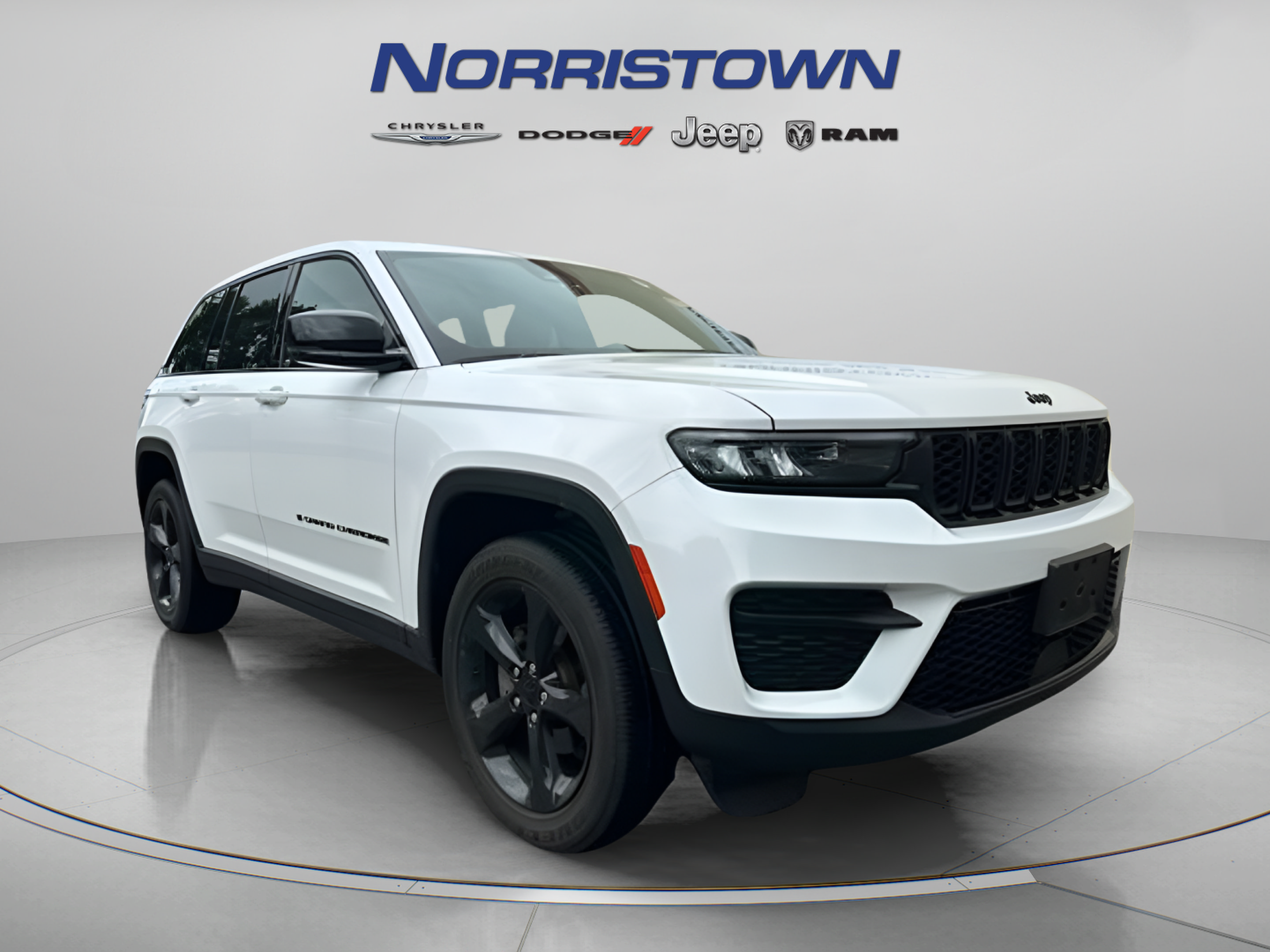 Certified 2023 Jeep Grand Cherokee Altitude AWD/4WD image 2