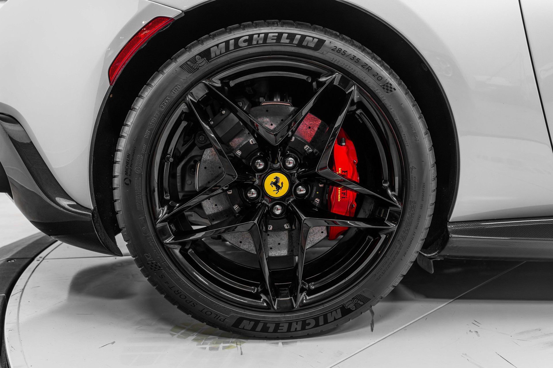 Certified 2025 Ferrari Roma Spider RWD image 15