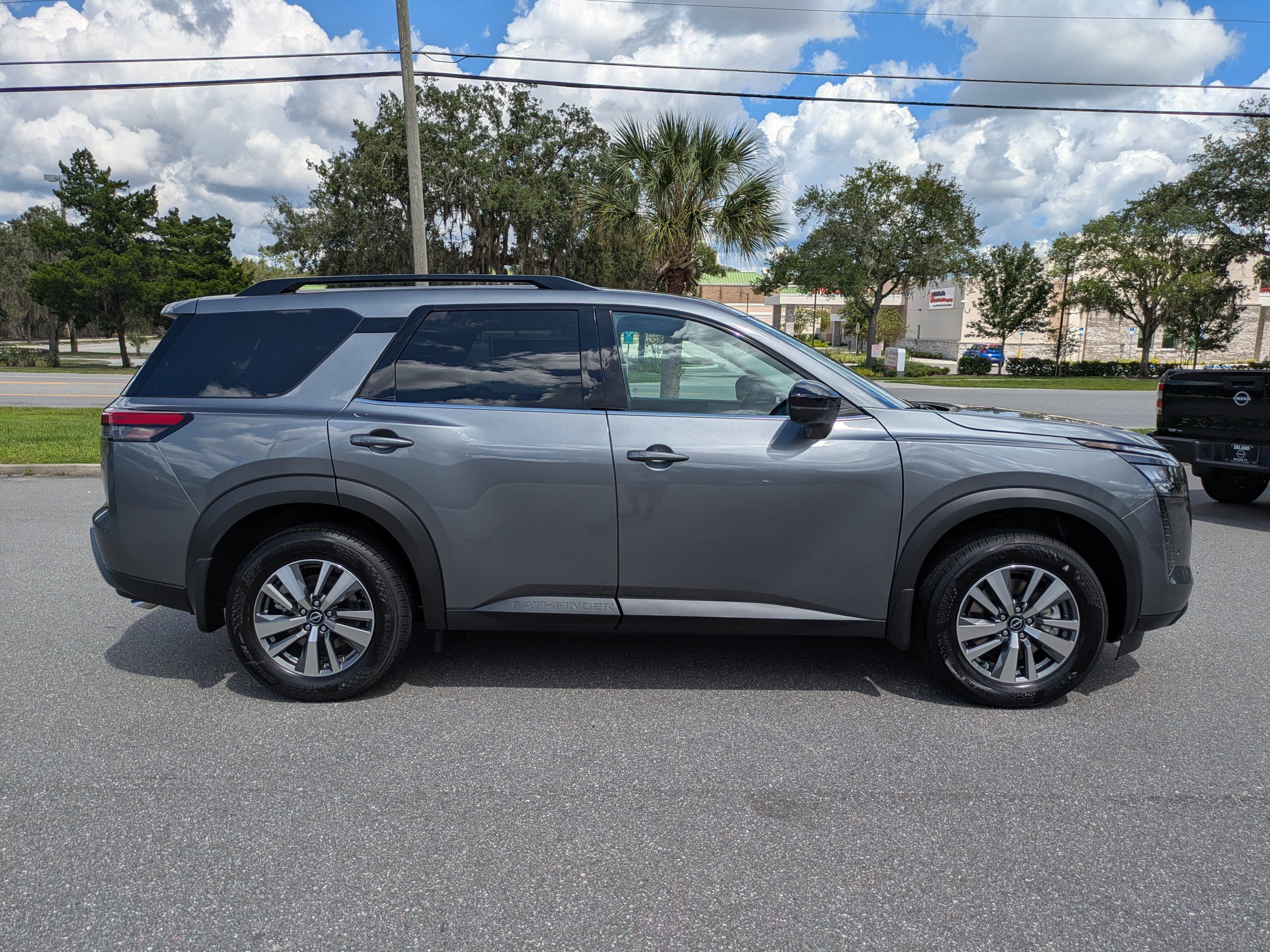 New 2026 Nissan Pathfinder SL FWD image 3