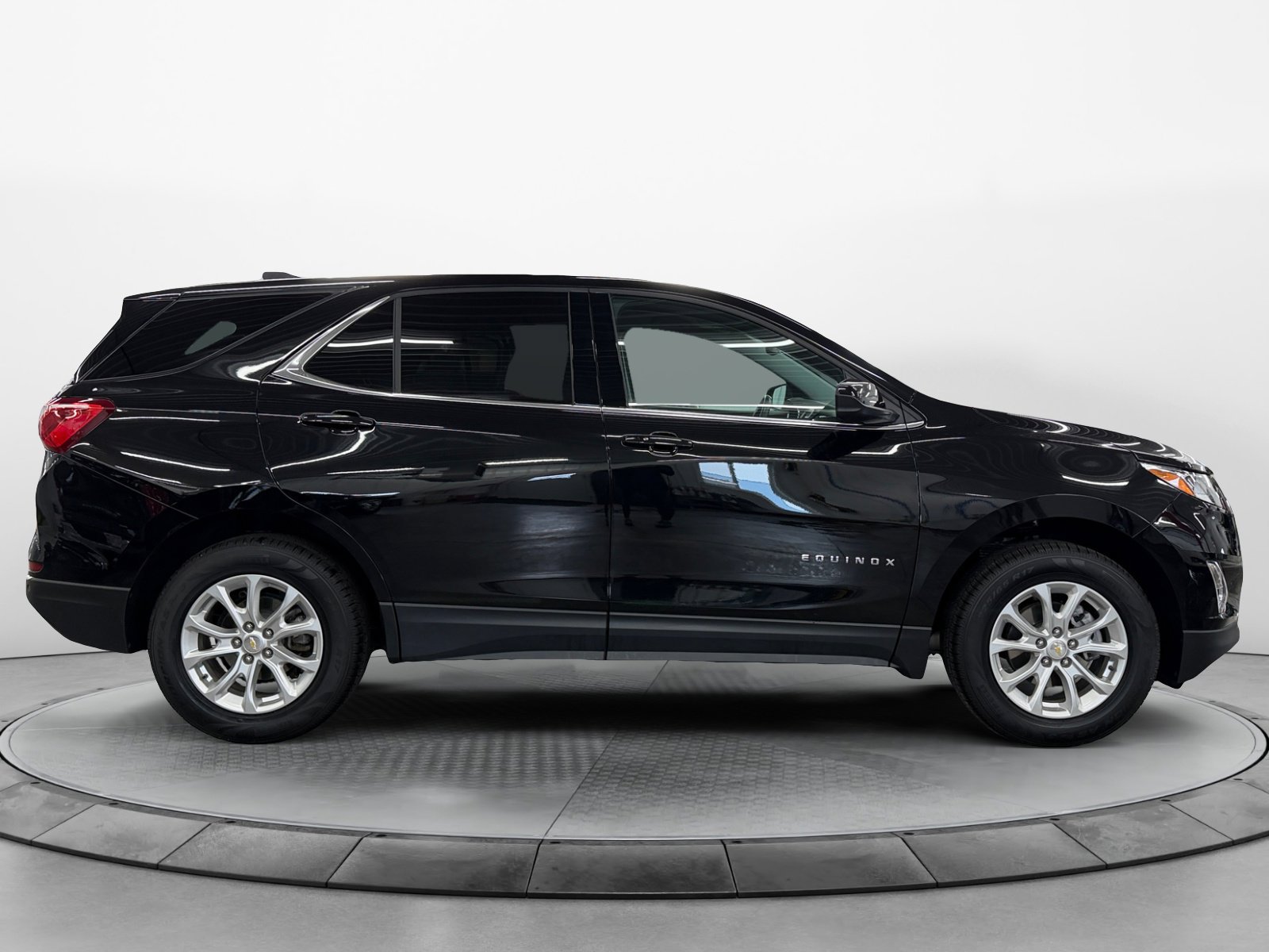 Used 2020 Chevrolet Equinox LT AWD/4WD image 2