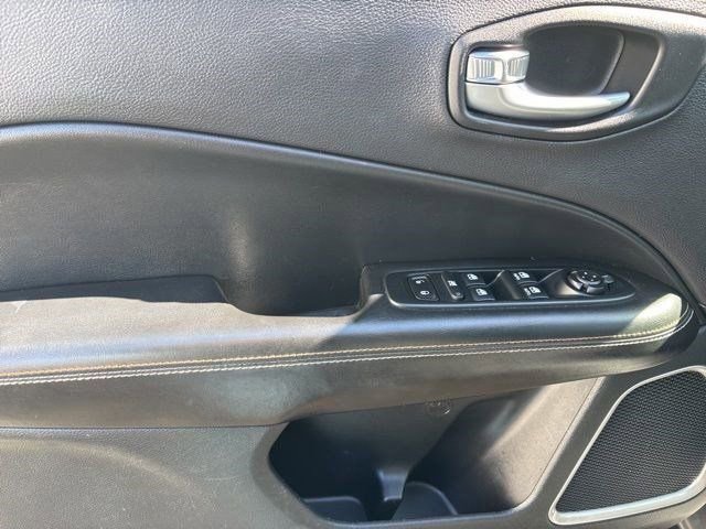 Used 2018 Jeep Compass Latitude w/ Cold Weather Group image 13