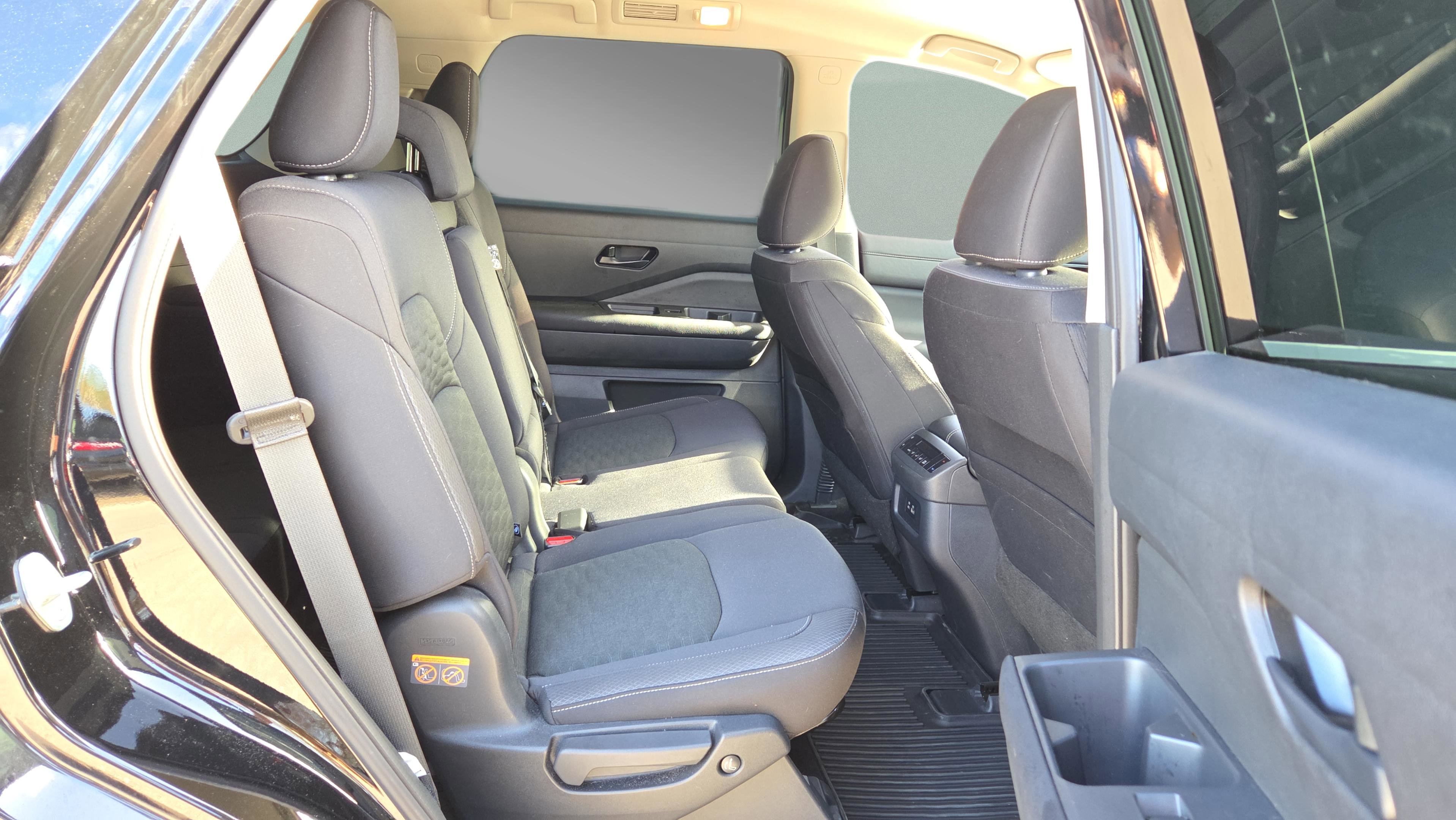 Certified 2025 Nissan Pathfinder SV image 19