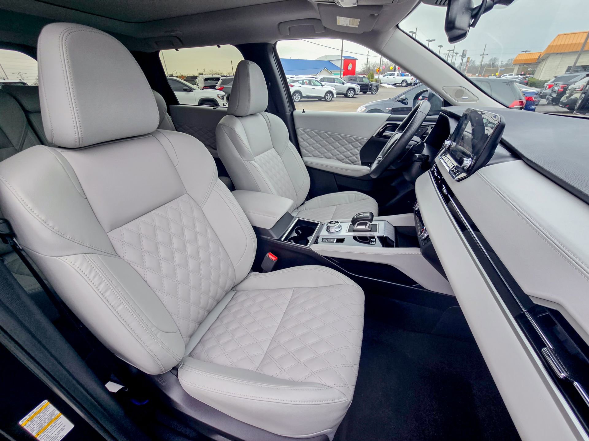 Used 2024 Mitsubishi Outlander SEL image 30