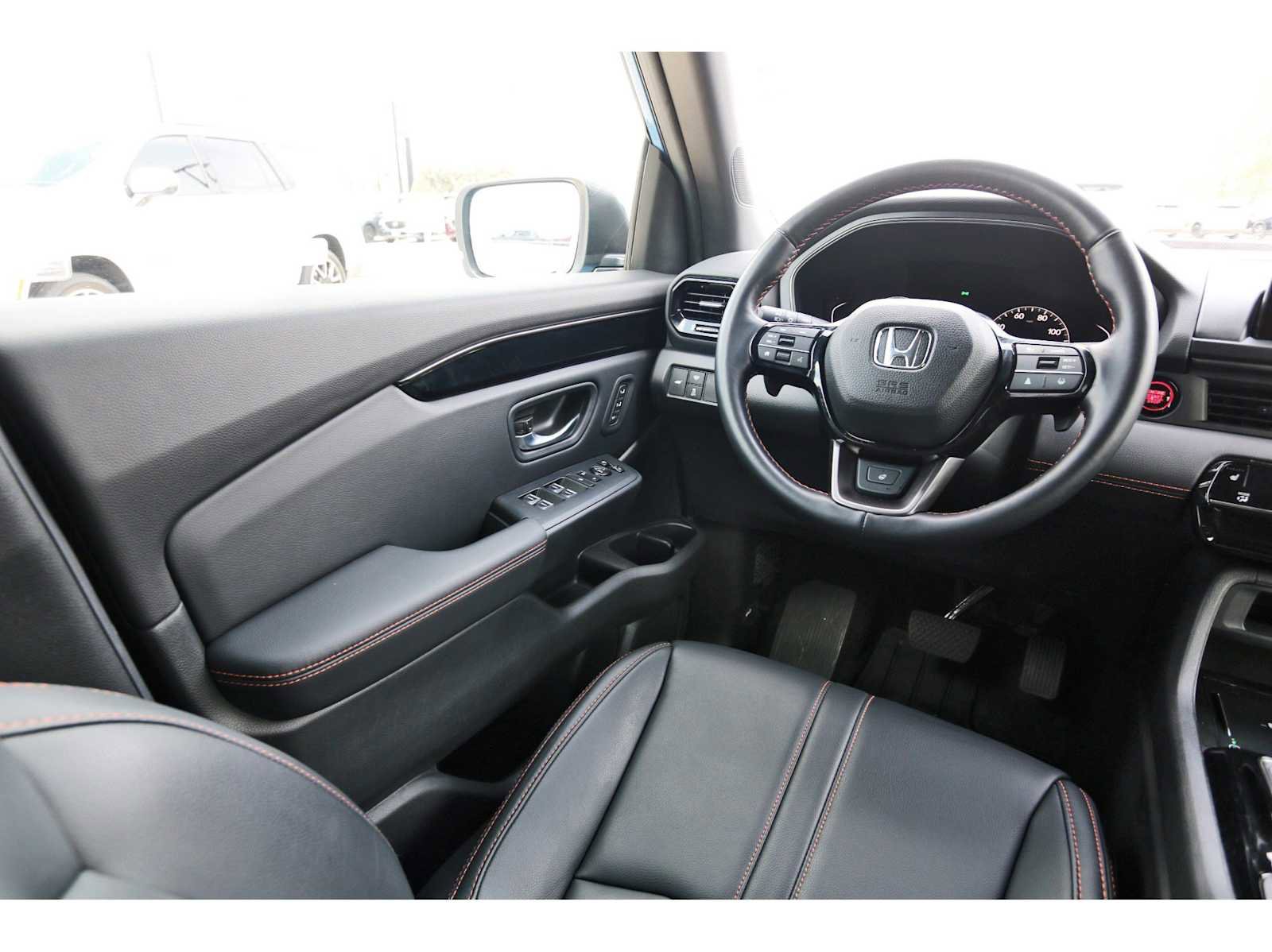 Used 2025 Honda Pilot TrailSport image 6
