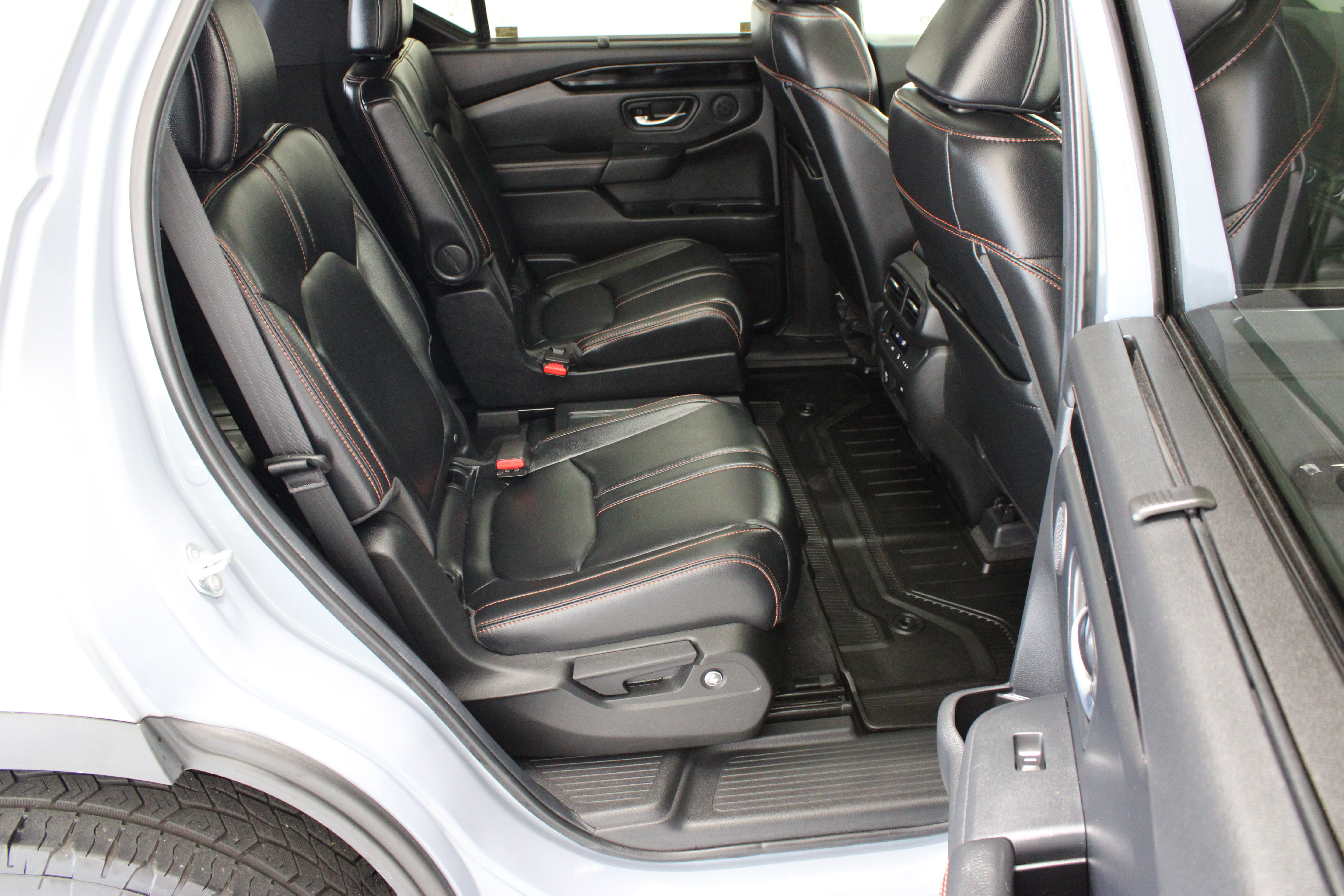 Used 2025 Honda Pilot TrailSport image 38