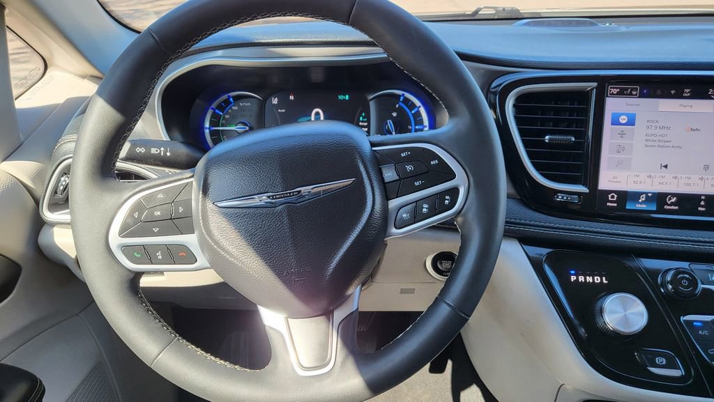 Used 2024 Chrysler Pacifica Select image 30