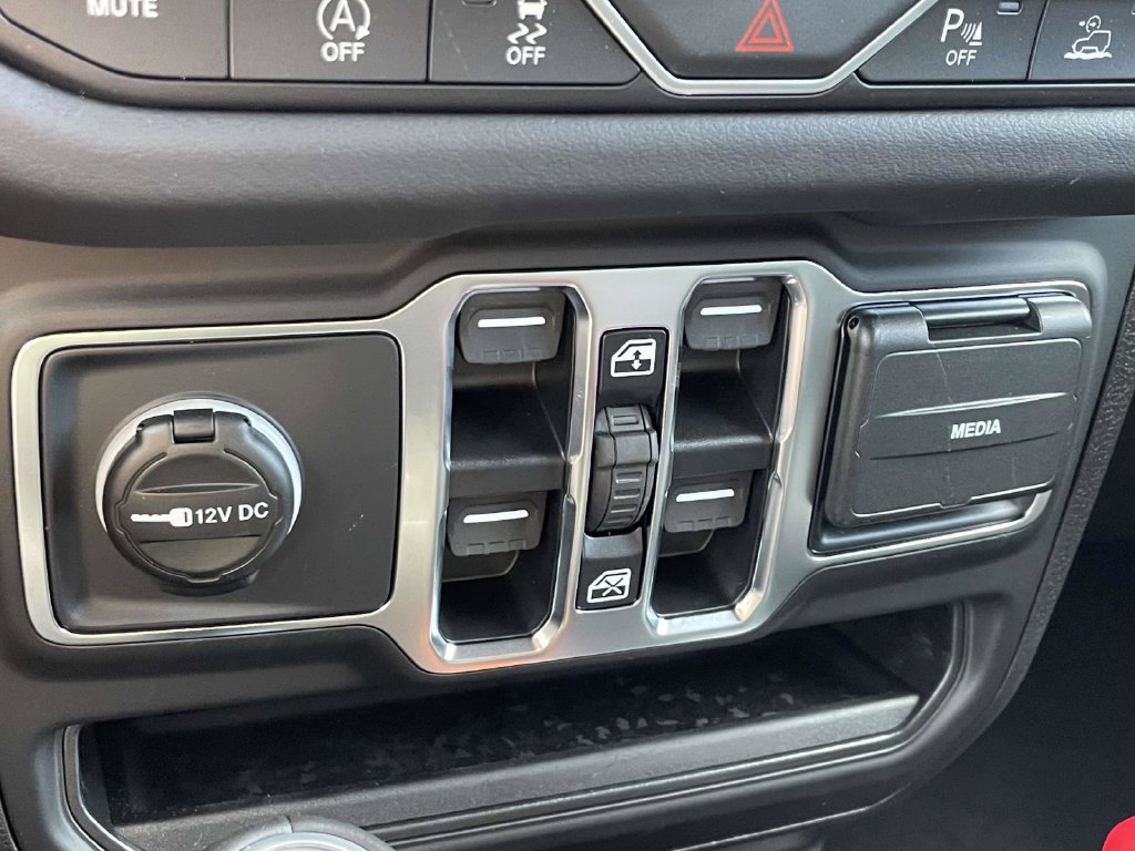 New 2027 Jeep Wrangler Unlimited Sahara AWD/4WD image 40