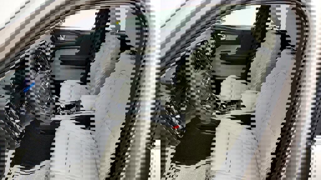 Used 2023 Volvo XC40 B5 Plus w/ Driver Assist Package image 22